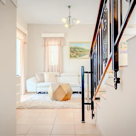 Natasa House Perivolia